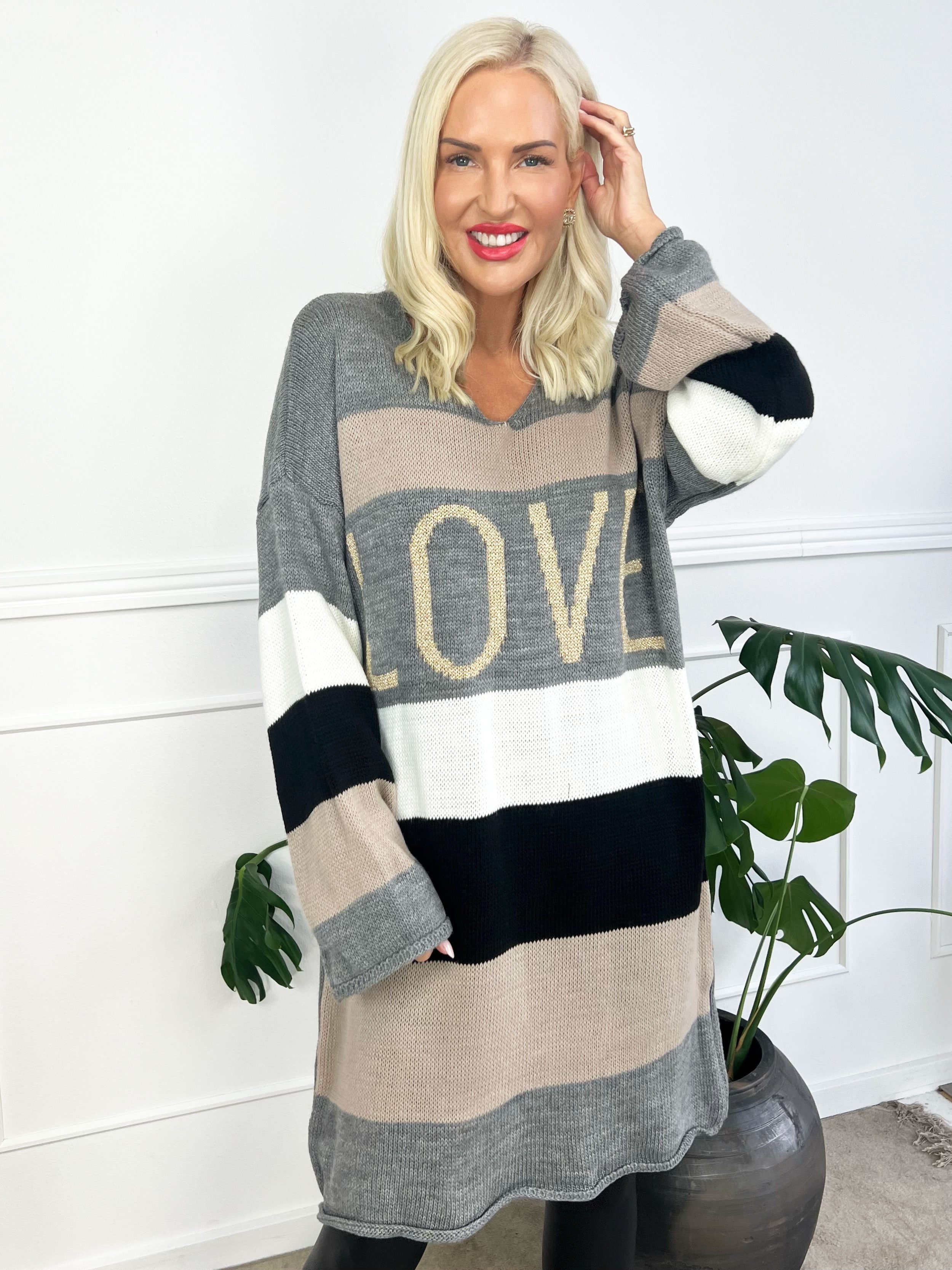 Love - Strikkjole med brede striber og skrift med glimmertråde